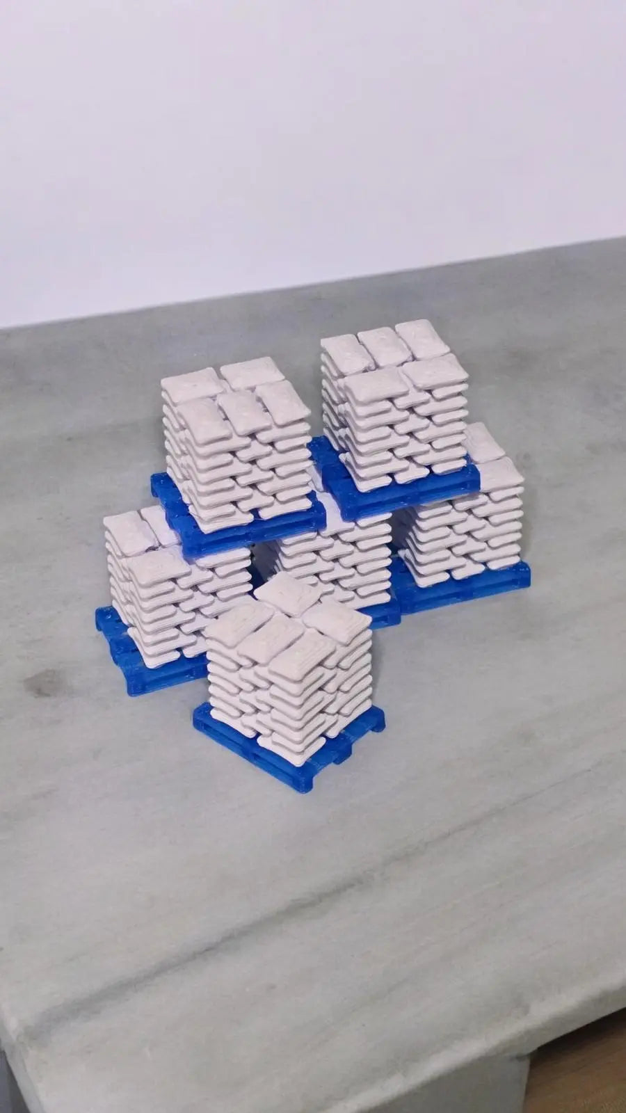 Pallets of white Sacks Blue pallet Z Gauge 1:220 Scale Model Railway (6 Pack) 3D Peak Print