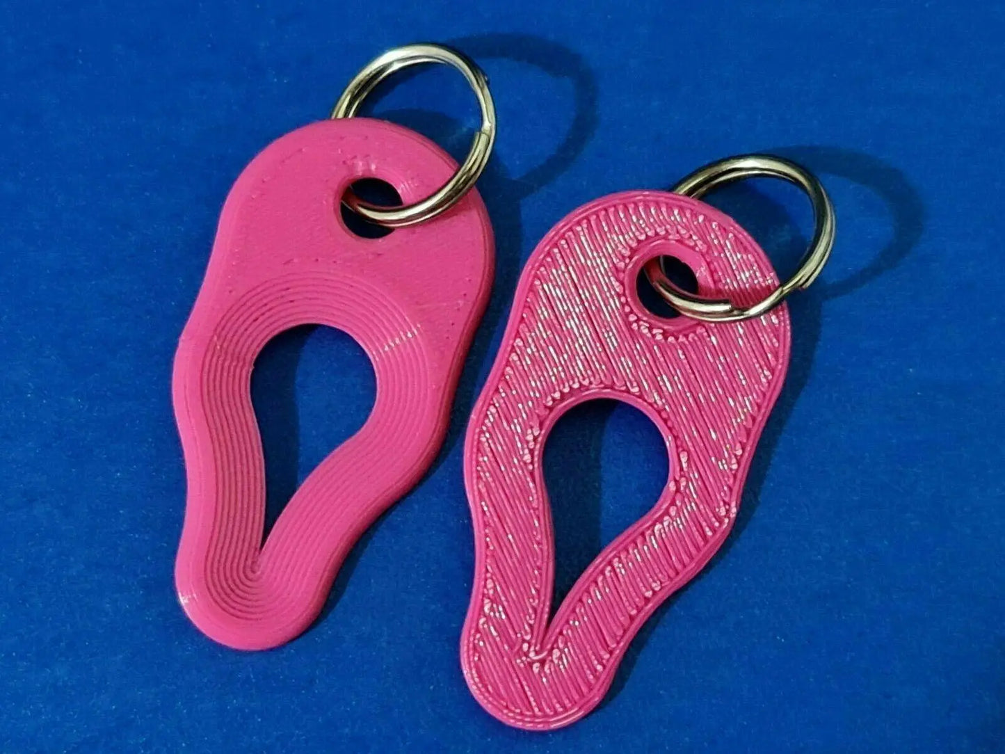 2 x Key Ring Tick Removal Tools Pink PLA Plastic Biodegradable, dog cat horse 3D Peak Print