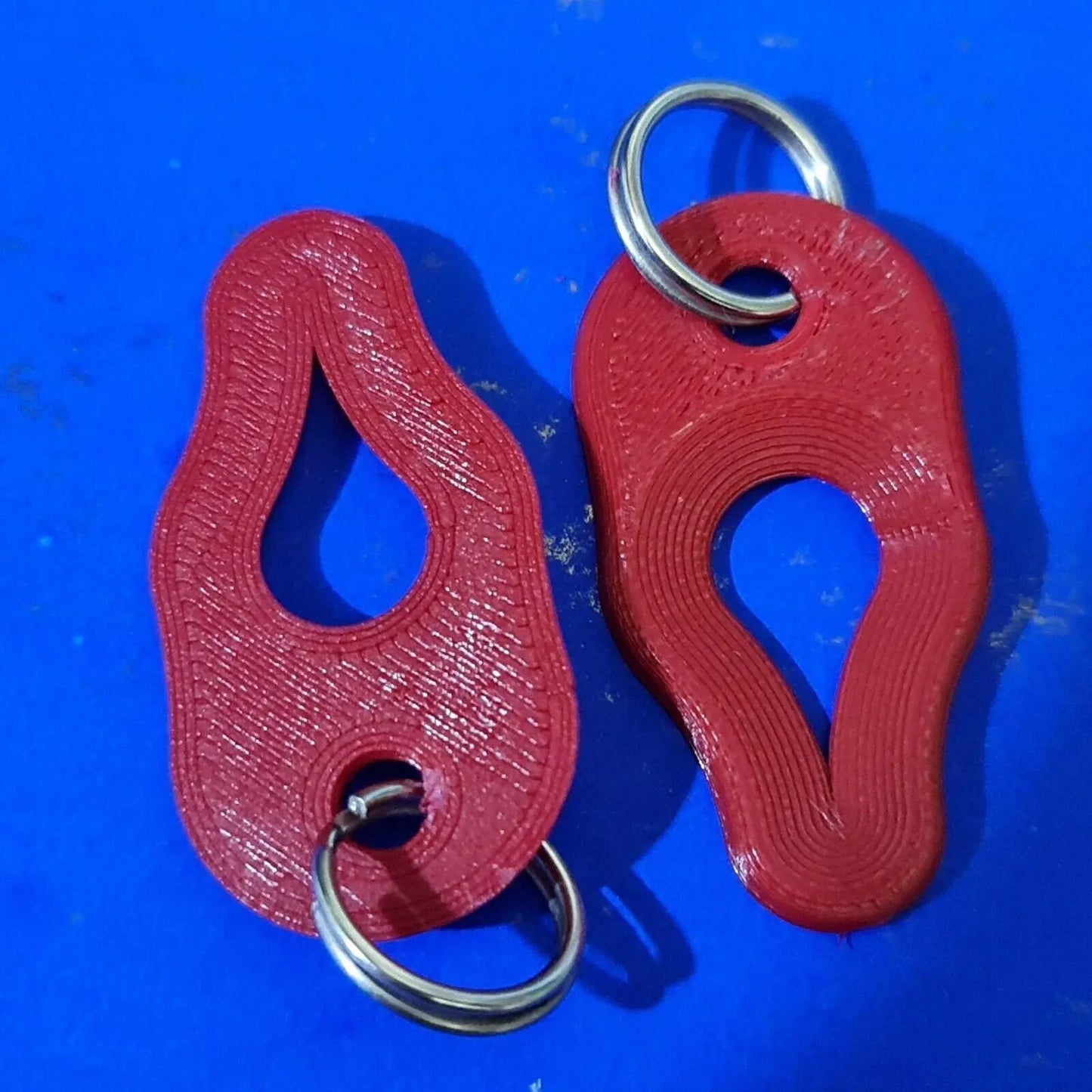 2 x Key Ring Tick Removal Tools Ruby Red PLA Plastic Biodegradable dog cat horse 3D Peak Print