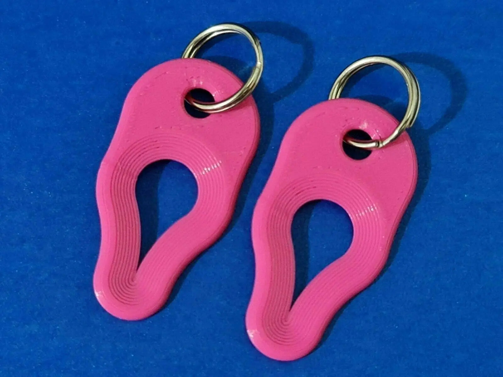 2 x Key Ring Tick Removal Tools Pink PLA Plastic Biodegradable, dog cat horse 3D Peak Print