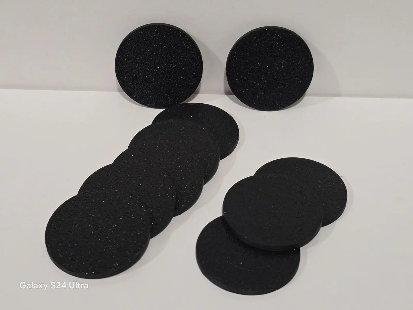 10pcs 30mm Round Small Miniature Model Bases 2mm Deep Thick Circular Base, Black 3D Peak Print
