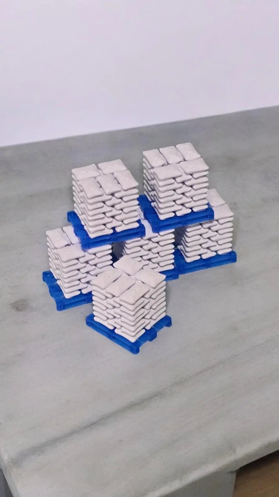 Pallets of white Sacks Blue pallet Z Gauge 1:220 Scale Model Railway (6 Pack) 3D Peak Print