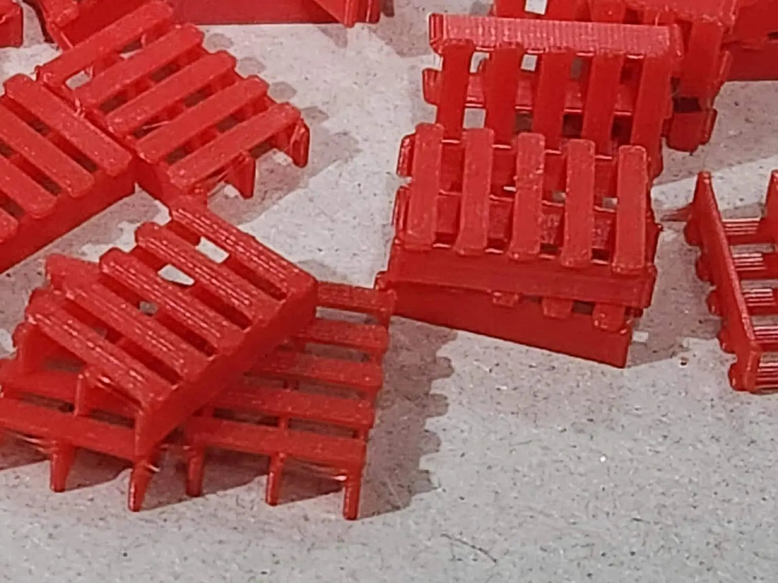 Red LPR PRO80 La Palette Rouge Pallets Pack 25 OO Gauge 1:76 Scale Model Railway 3D Peak Print