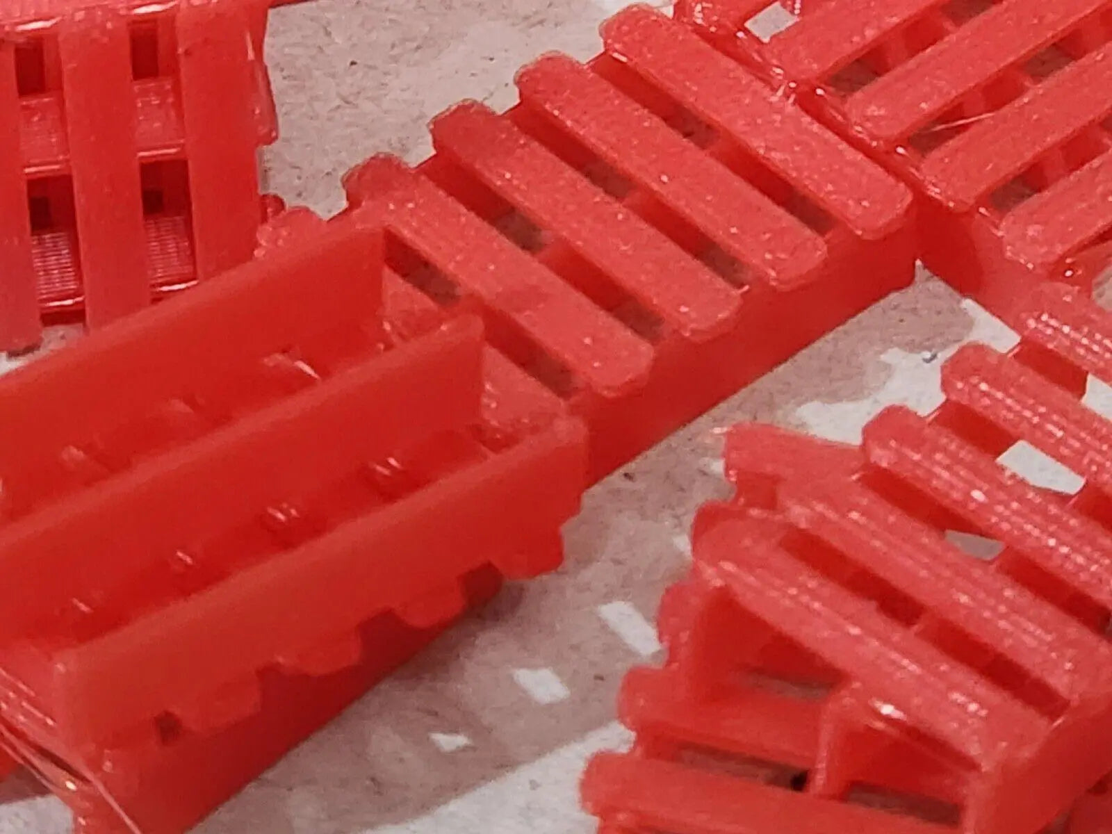 Red LPR PRO80 La Palette Rouge Pallets Pack 25 OO Gauge 1:76 Scale Model Railway 3D Peak Print