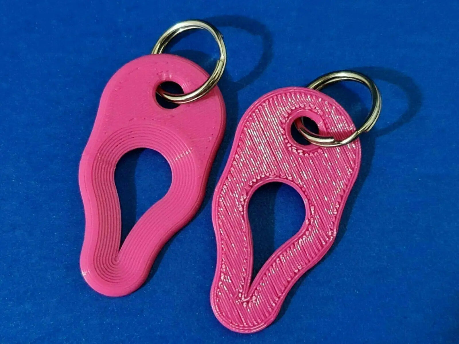 2 x Key Ring Tick Removal Tools Pink PLA Plastic Biodegradable, dog cat horse 3D Peak Print