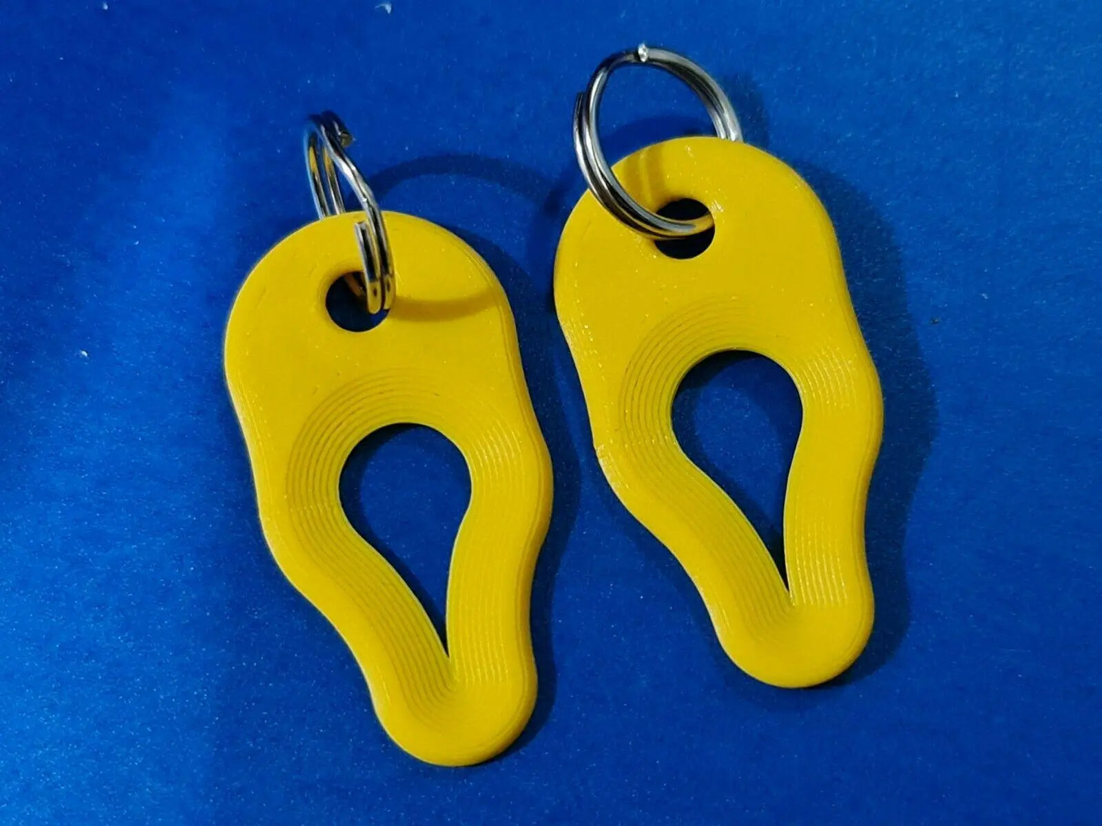 2 x Key Ring Tick Removal Tools Yellow PLA Plastic Biodegradable, dog cat horse 3D Peak Print