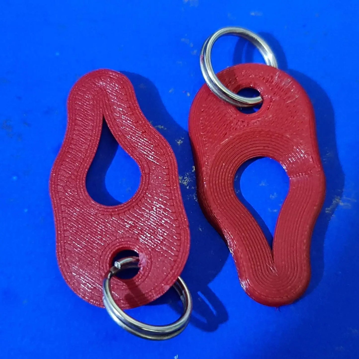2 x Key Ring Tick Removal Tools Ruby Red PLA Plastic Biodegradable dog cat horse 3D Peak Print