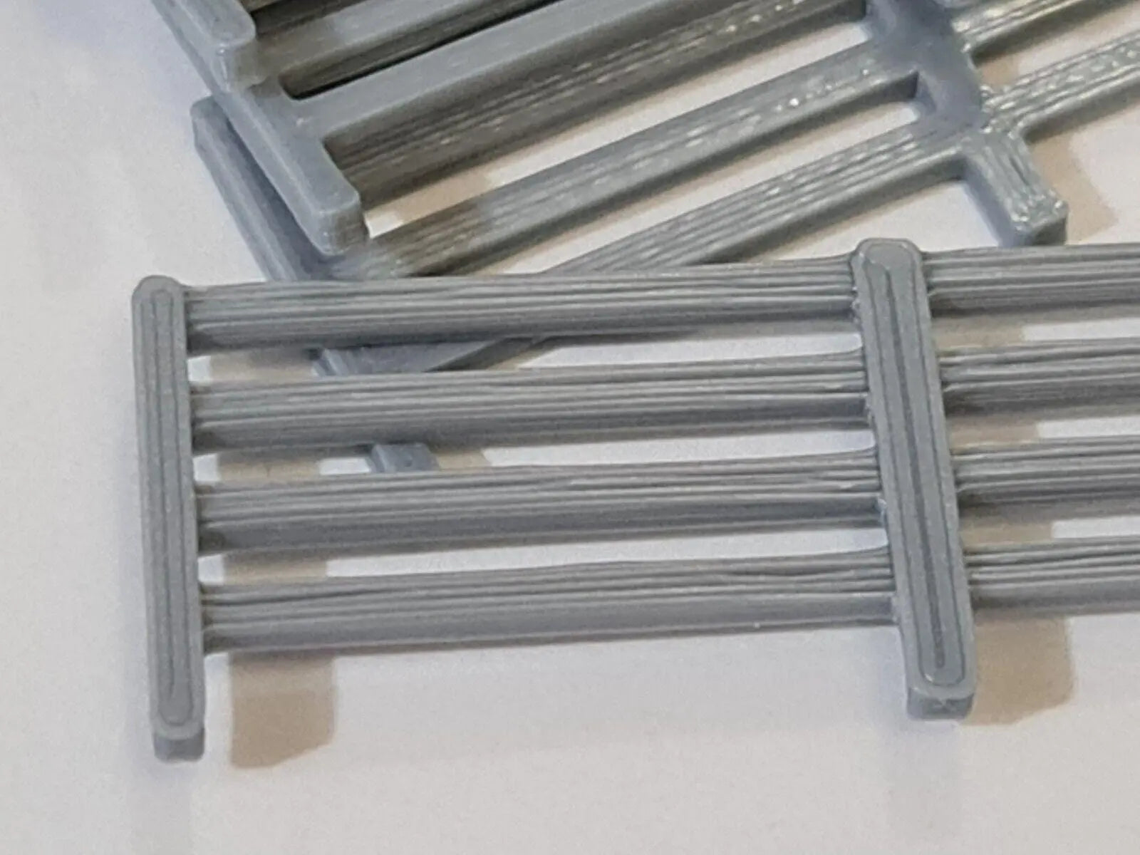 Fencing Railings OO HO New 10 Pack Grey Gauge 1:76 Scale Models Train Railway 3D Peak Print