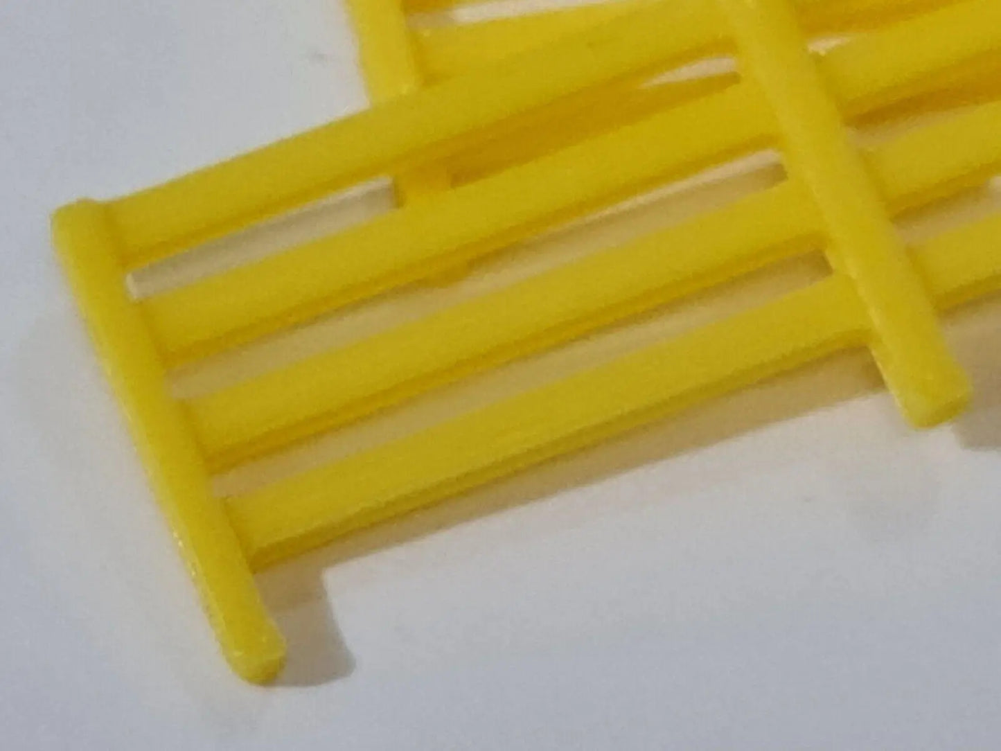 Fencing Railings OO HO New 10 Pack Yellow Gauge 1:76 Scale Models Train Railway 3D Peak Print