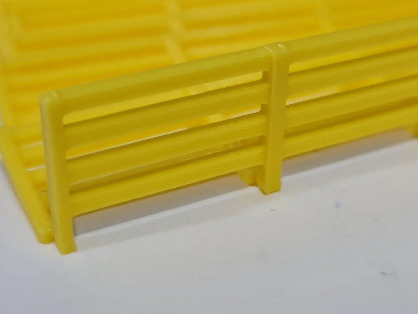 Fencing Railings OO HO New 10 Pack Yellow Gauge 1:76 Scale Models Train Railway 3D Peak Print