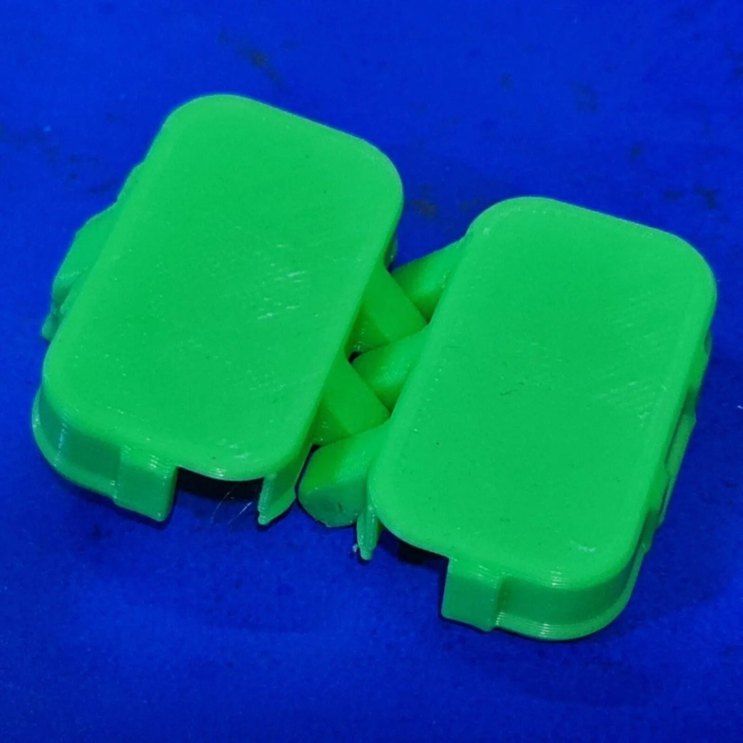 2 x Toothbrush Case Travel Cover Holder Portable Camping Plastic Brush Box Head 3D Peak Print