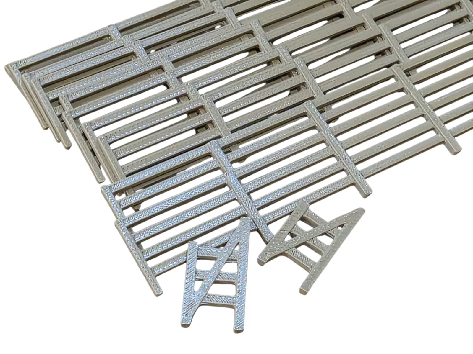 Fencing Railings OO Gauge 10 Pack Light Brown  1:76 Scale Model Train Railway Cavalier